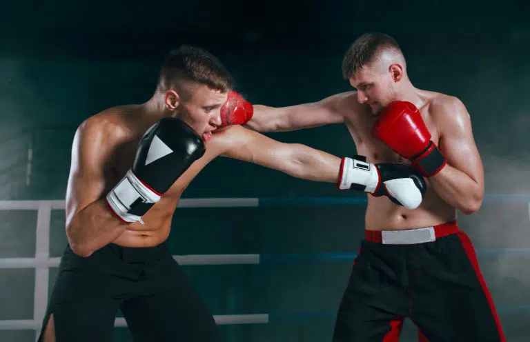 2 Boxer kämpfen mit Box-Kombinationen